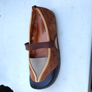 Kalso Earth Shoe Intrigue Moss Suede Slip On Flats Sz 8B